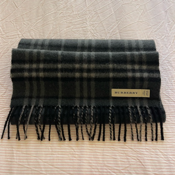 BURBERRY 100% CASHMERE SCARF - Picture 5 of 5